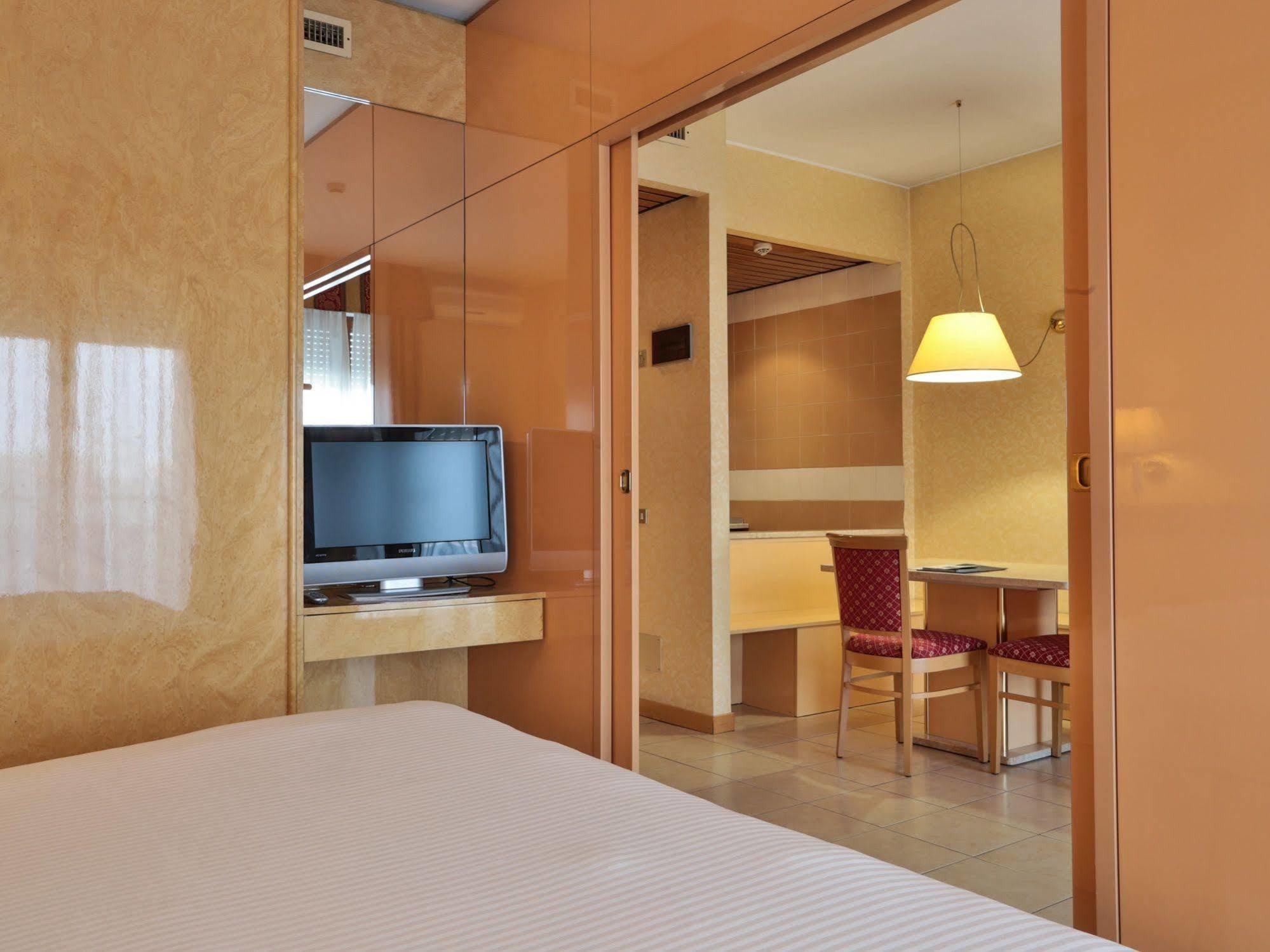 Unaway Hotel & Residence Quark Due Milano Kültér fotó